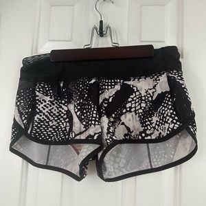 Size 6 Lululemon Black and white patterned Run Speed Shorts